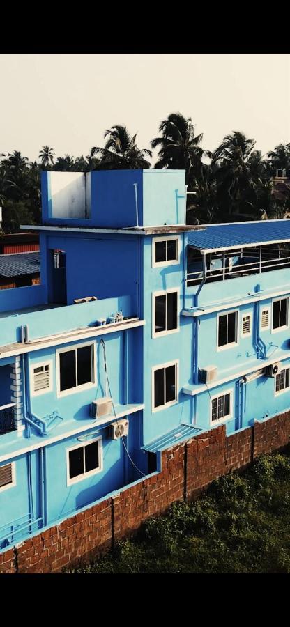 Dibs On Blue Morjim Hostel Екстериор снимка