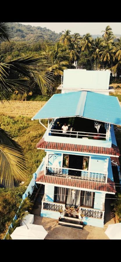 Dibs On Blue Morjim Hostel Екстериор снимка